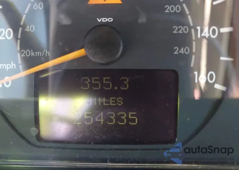 2001 Mercedes-Benz E 320 from USA, damaged, VIN WDBJF65J11B343377